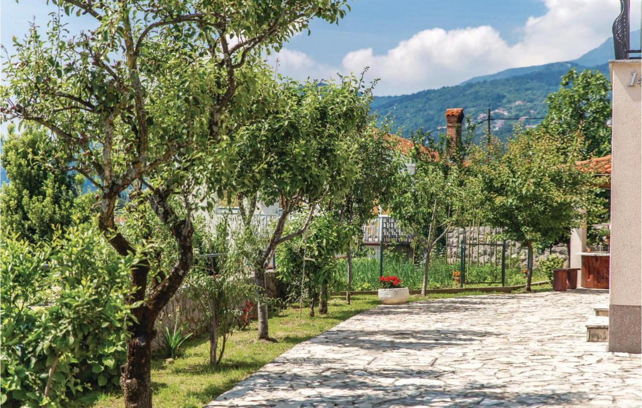 1 Bedroom Cozy Apartment In Ičići Exterior foto