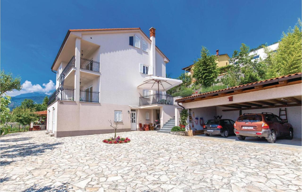 1 Bedroom Cozy Apartment In Ičići Exterior foto