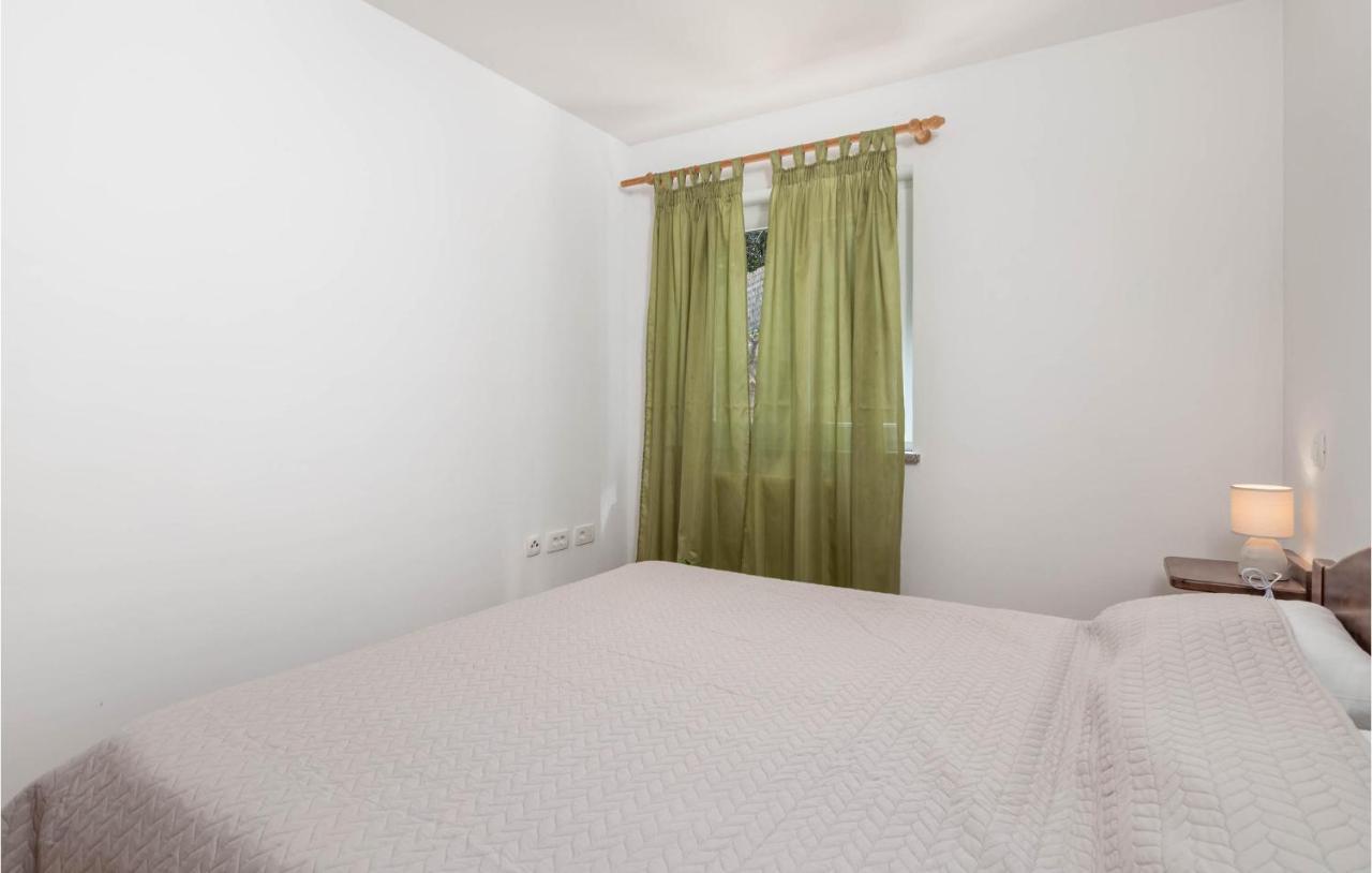 1 Bedroom Cozy Apartment In Ičići Exterior foto