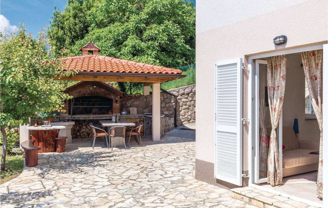 1 Bedroom Cozy Apartment In Ičići Exterior foto