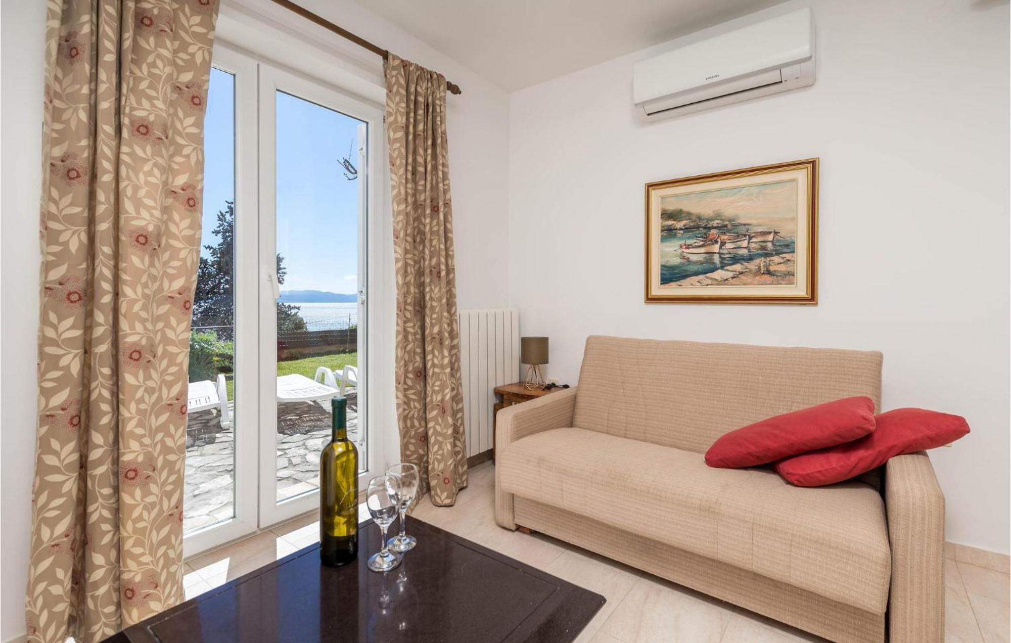 1 Bedroom Cozy Apartment In Ičići Exterior foto